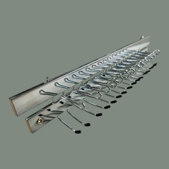 VINTAGE, TY-MASTER, AUTOMATIC TIE RACK. CHROME-PLATED. 13 3/4”W X 2 3/8”H - Picture 5 of 9